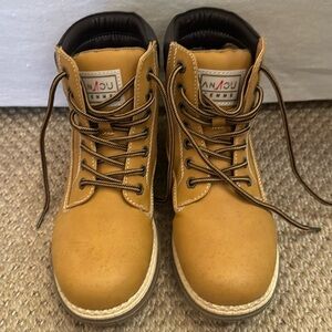 ANJOUFEMME Combat Work Hiking Boots for women. Never worn. Stylish and versatile